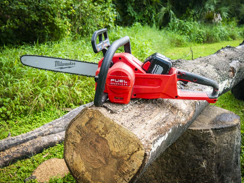 Milwaukee M18 FUEL Chainsaw Video Review - Shop Tool Reviews